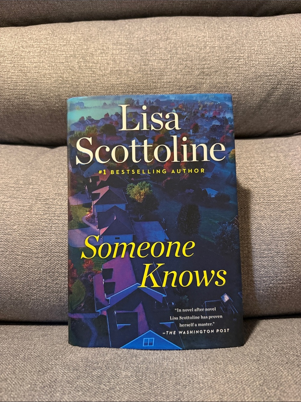 📚Someone Knows by Lisa Scottoline